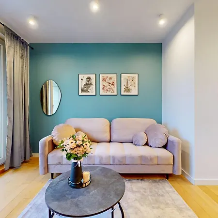 Bonbon With Parking Kolska 公寓