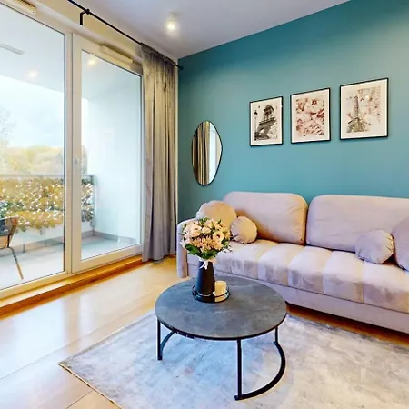 Bonbon With Balcony Kolska Apartman *