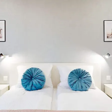 Bonbon With Parking Kolska * 华沙