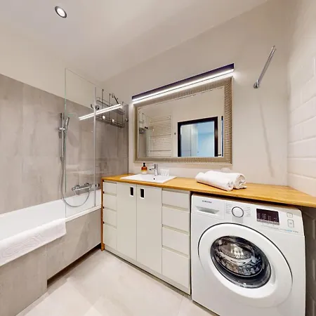 Bonbon With Parking Kolska وارسو