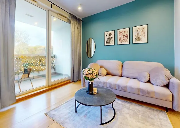 Bonbon With Parking Kolska Apartment *