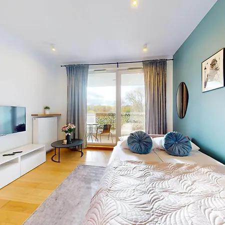 Bonbon With Parking Kolska *