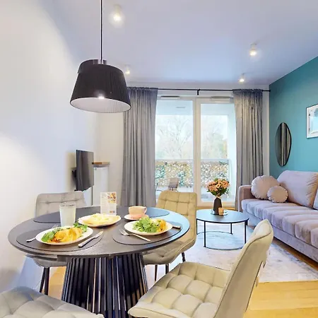 Bonbon With Parking Kolska * Varsavia